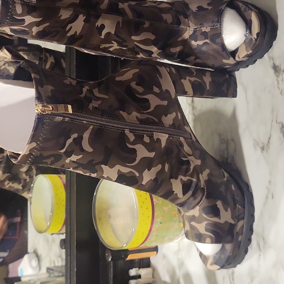 Coat - Picture 7 of 8